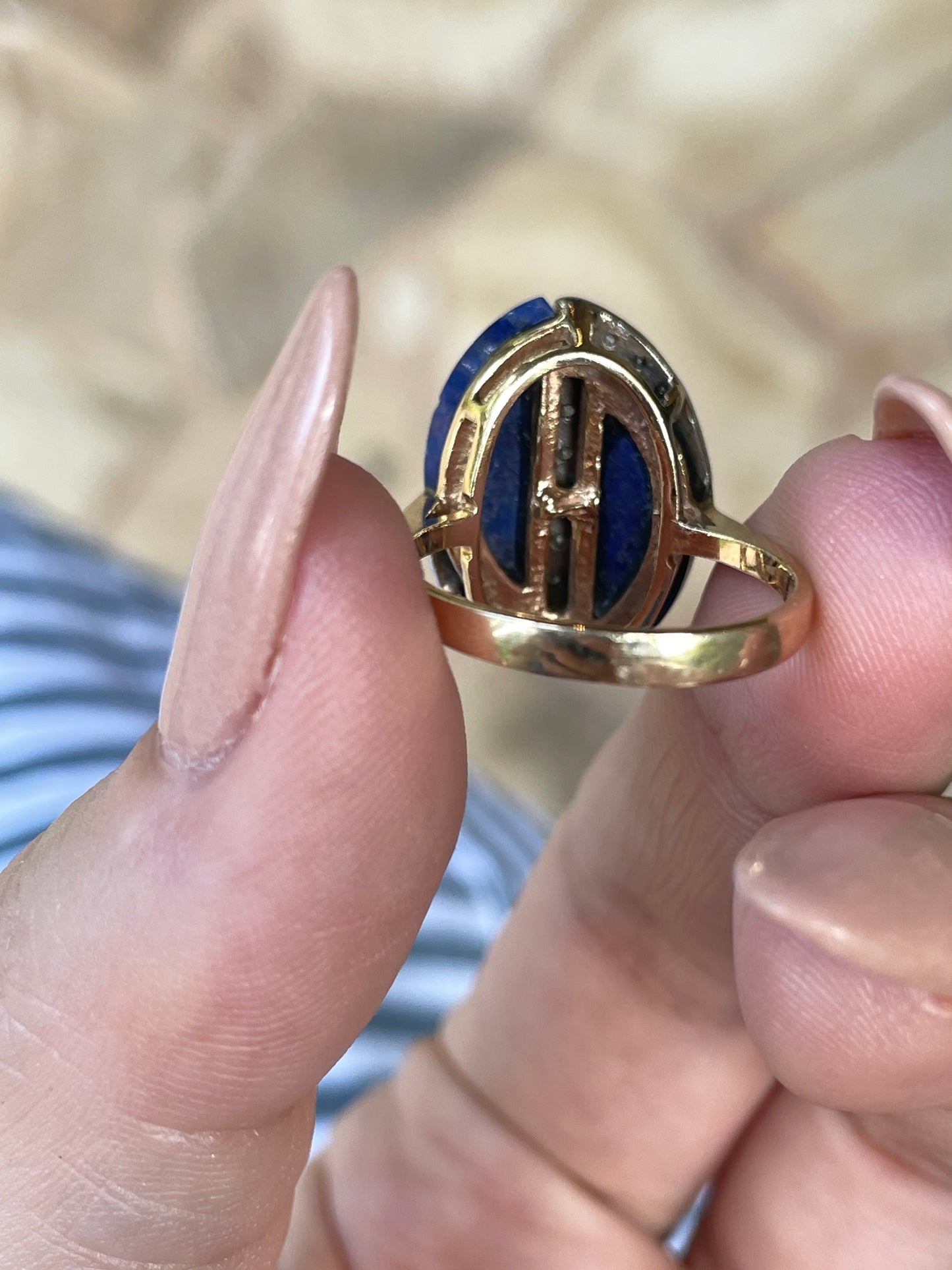 Vintage yellow 14K approx .14 ctw diamond lapis ring, size 7.5