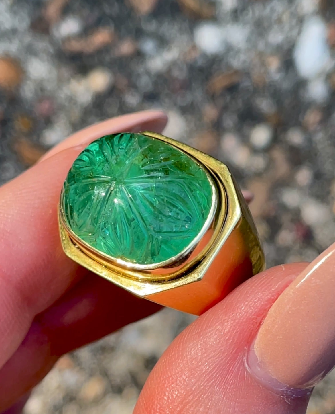 Vintage yellow 18K gold approx over 5 ctw carved natural emerald ring, size 5