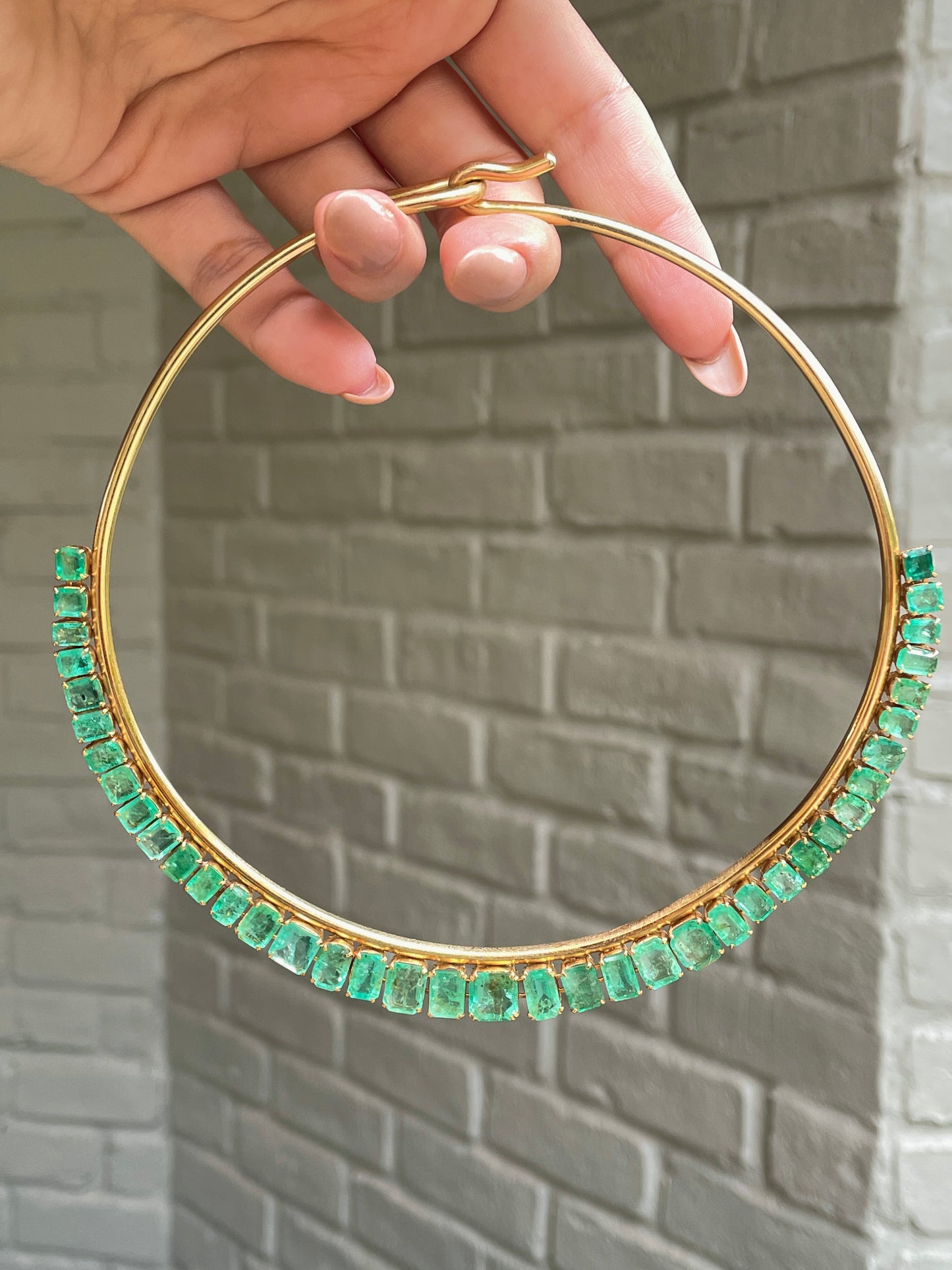 Vintage yellow 18K gold 29.3 ctw emerald statement collar