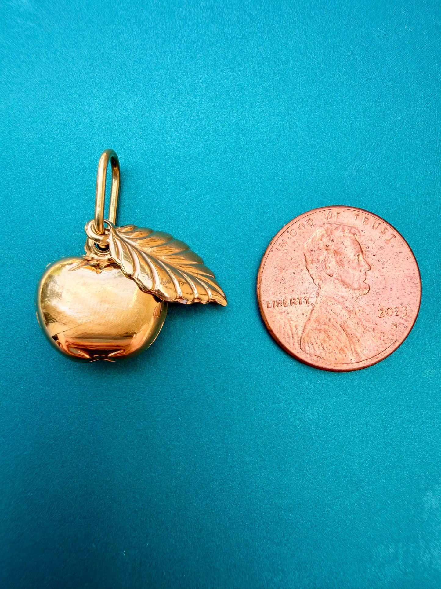 Vintage yellow 18K gold apple with movable leaf charm