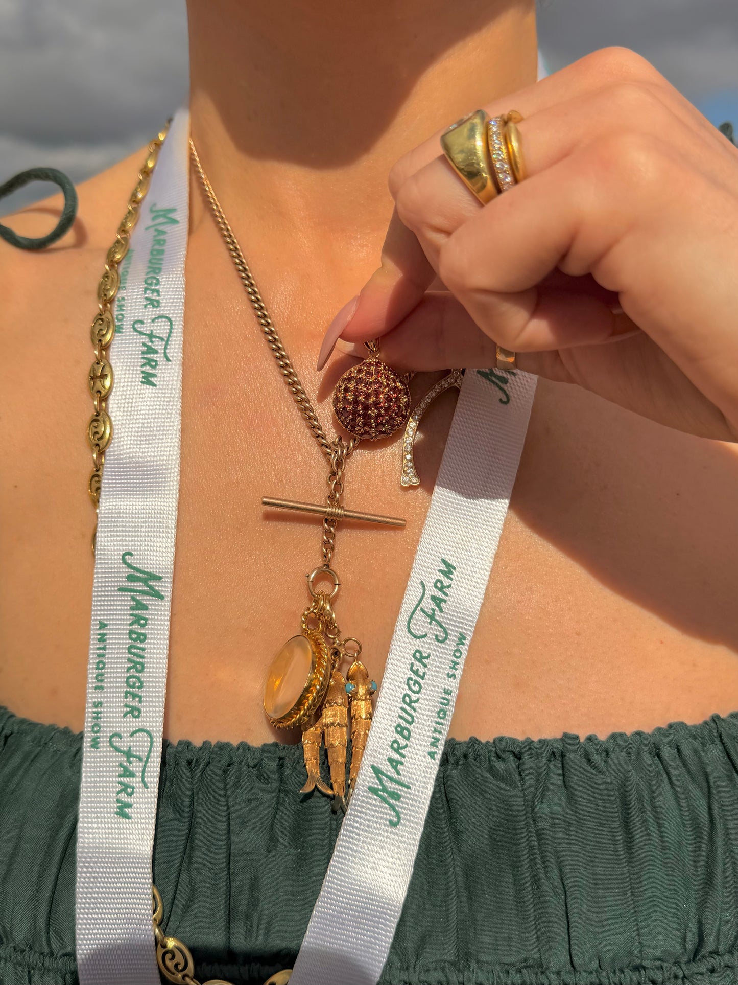 Vintage yellow 14K gold and garnet shell charm