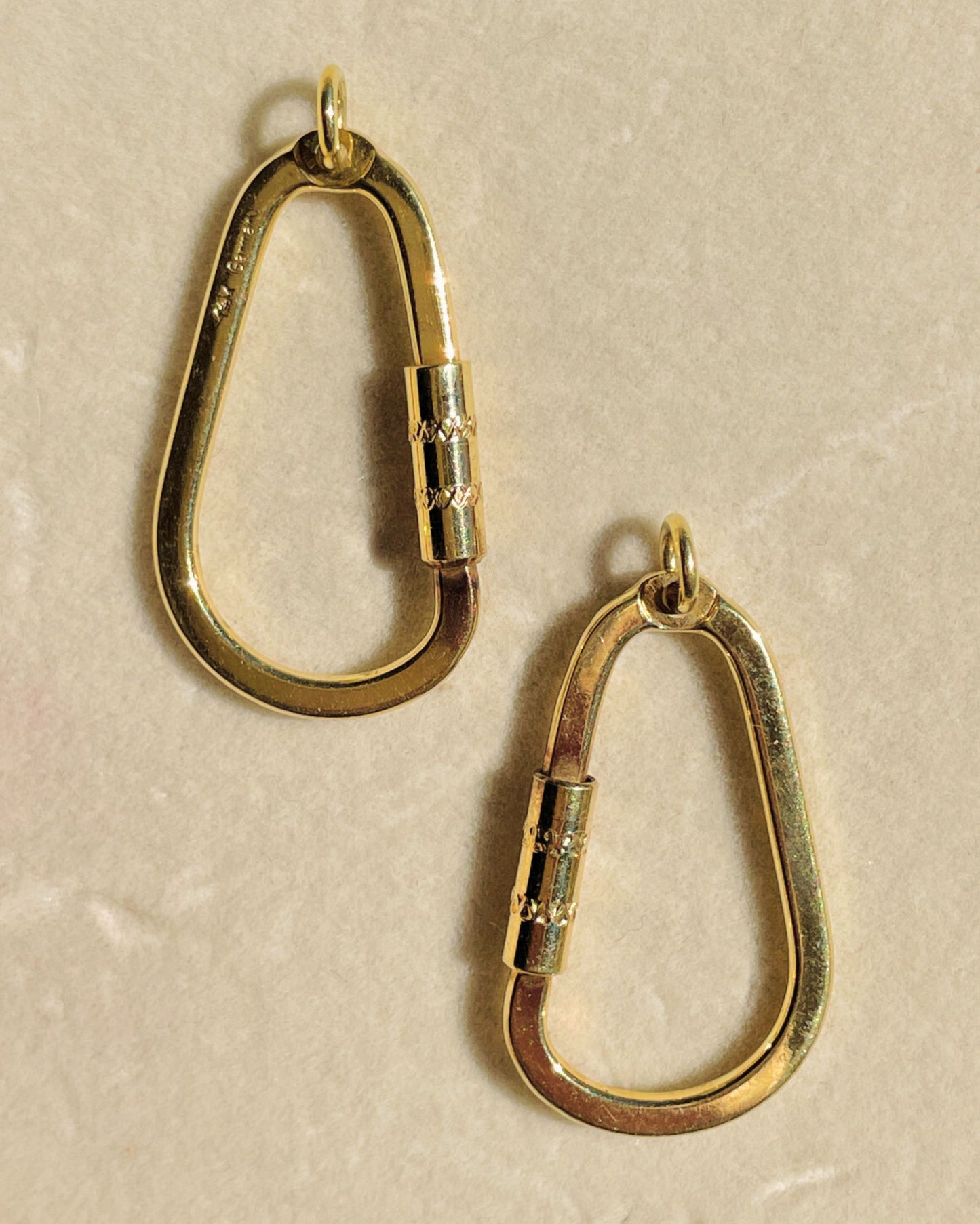 Vintage yellow 14K gold oblong carabiner, 1.5 inch long