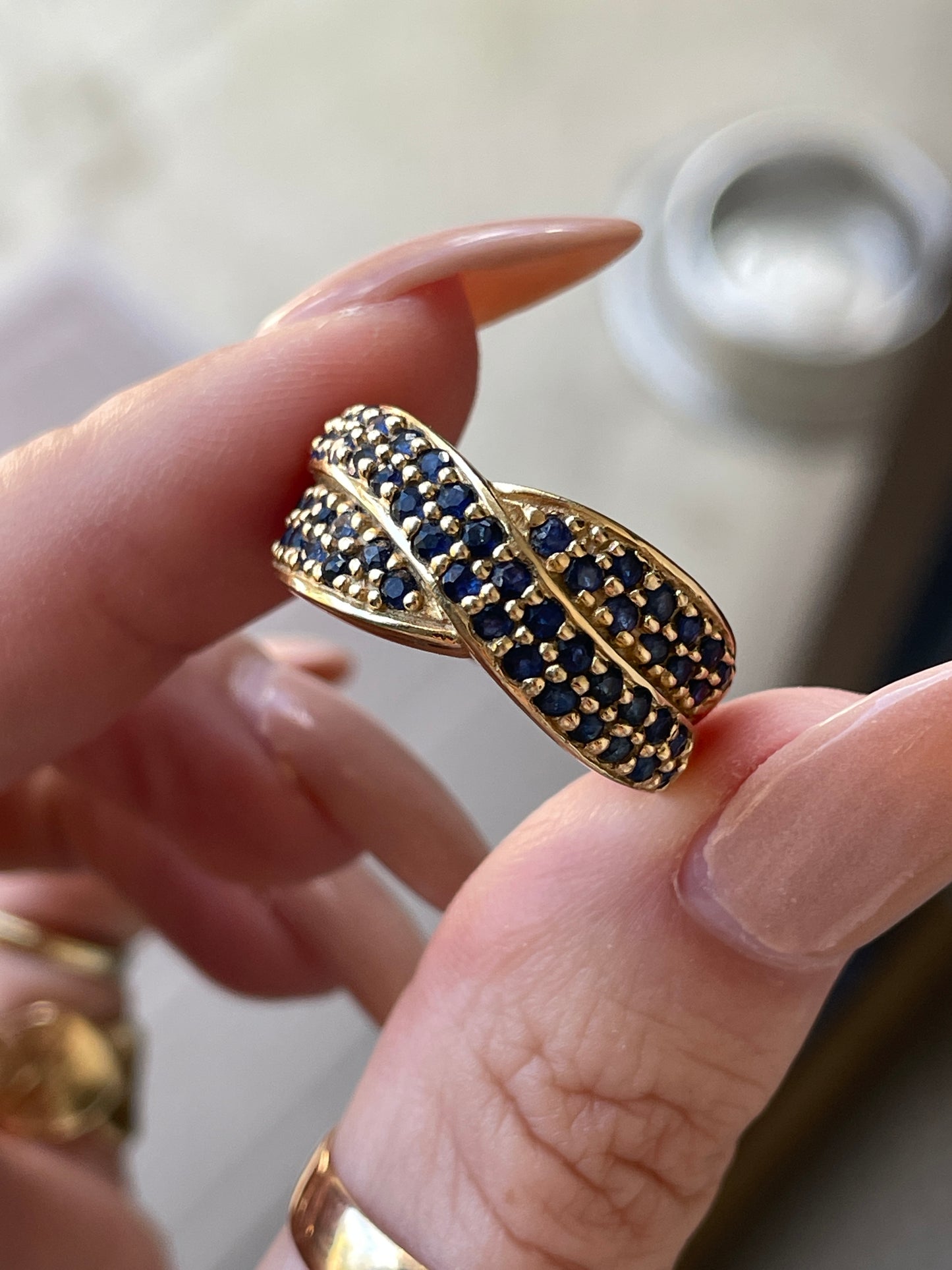 Vintage yellow 14K approx 1.04 ctw sapphire crossover ring, size 6.5-6.75