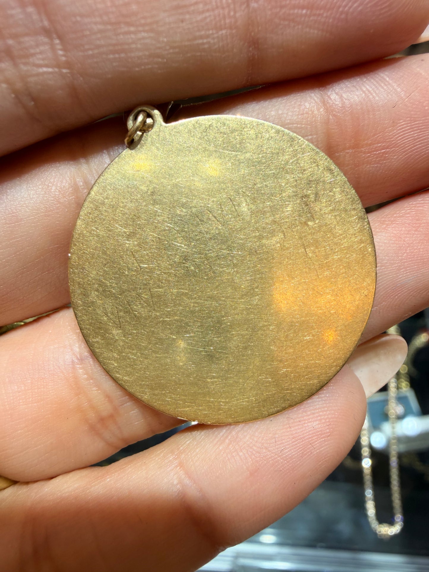 Vintage yellow 14k gold engine turned 3 leaf clover pendant