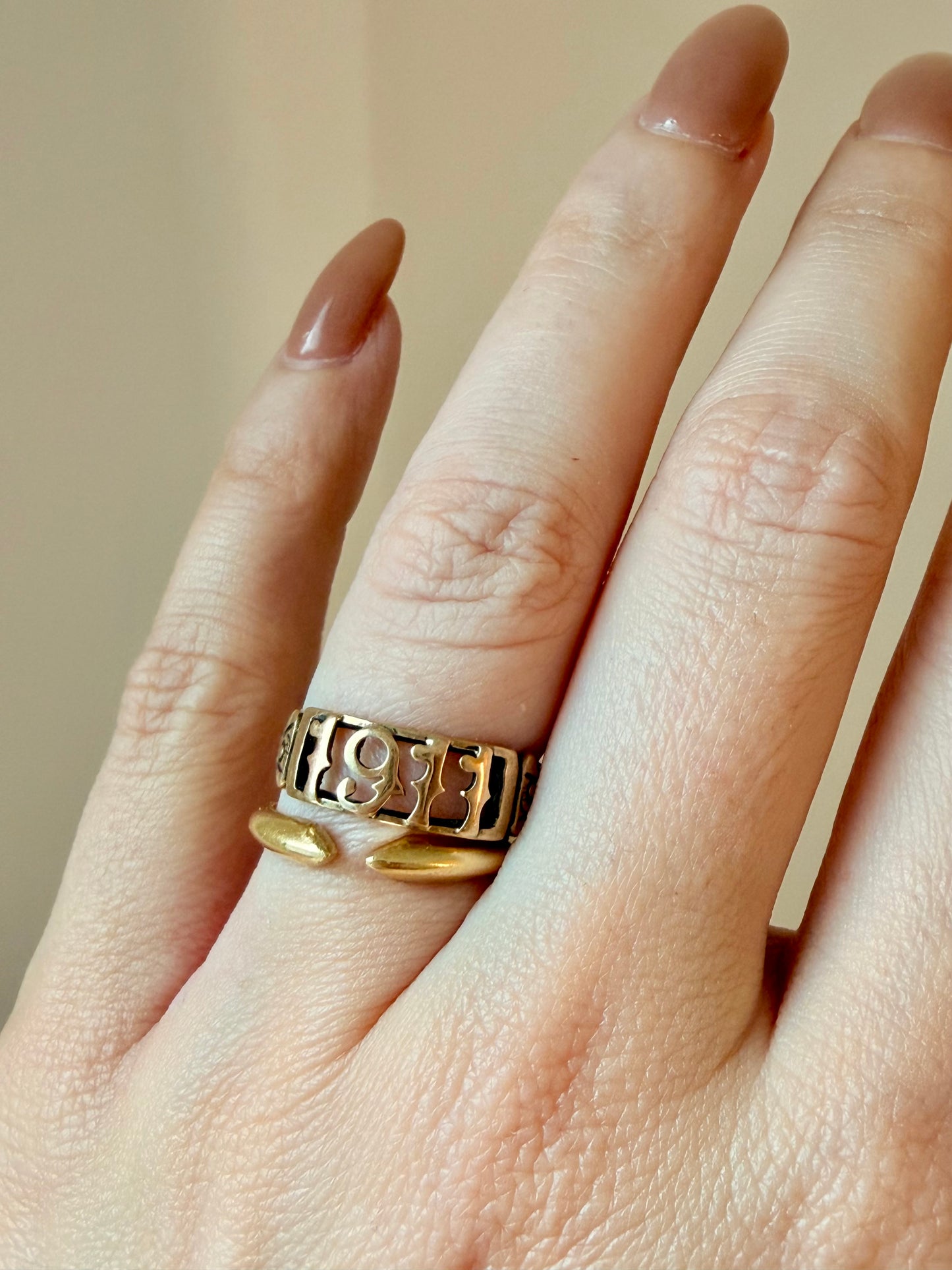 Antique rosy yellow 10K gold 1911 date band, size 6