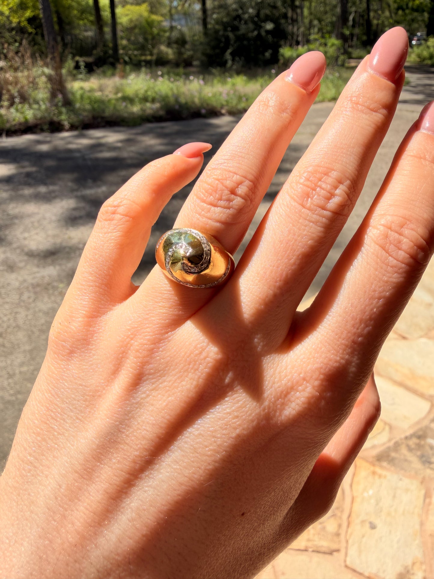 Vintage 18K approx .21ctw diamond swirl dome ring, size 6