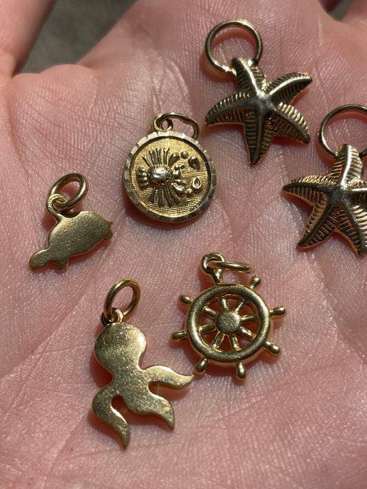 Vintage yellow 14K gold small Cancer crab medallion charm