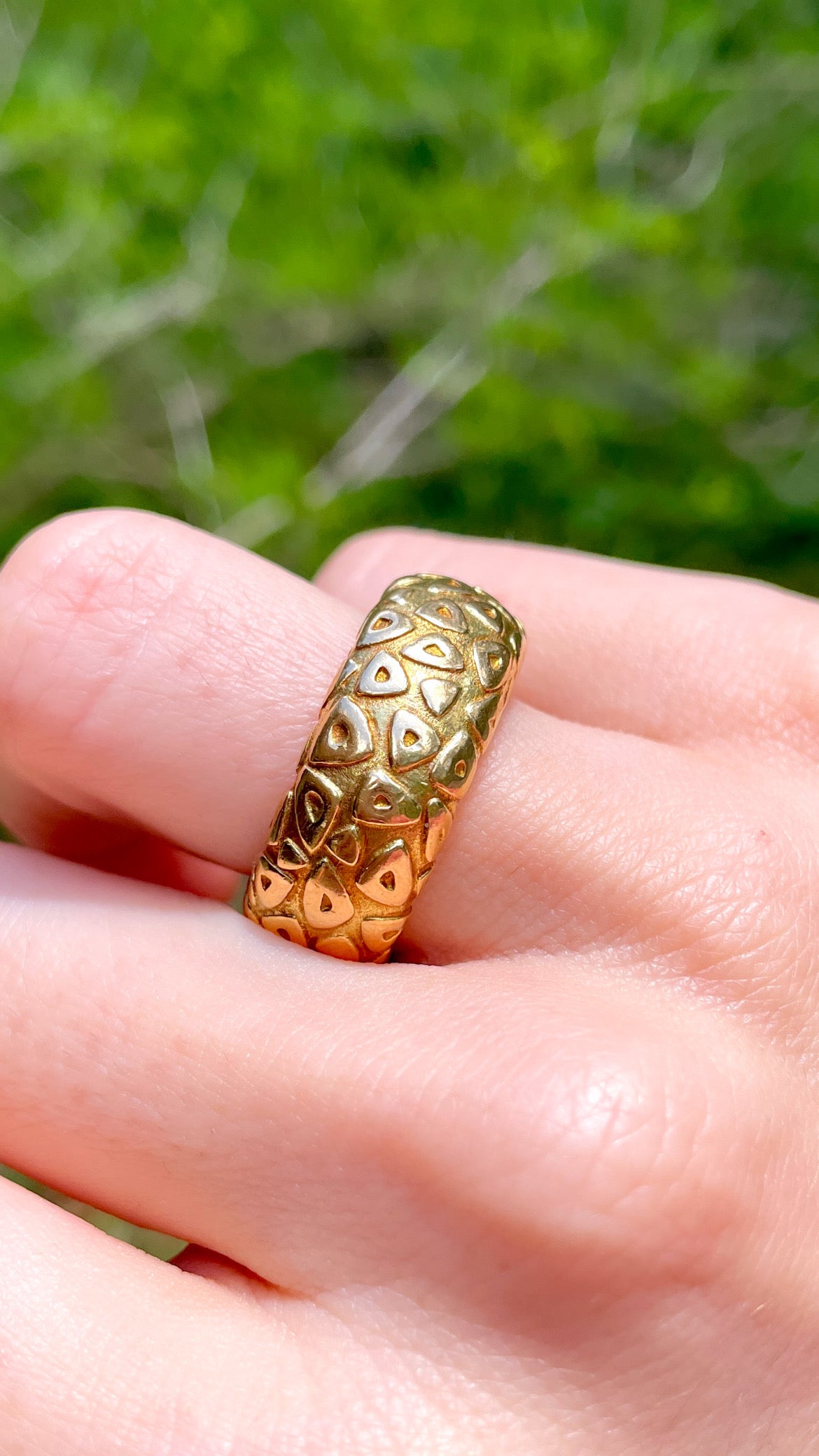 Vintage yellow 18K Chaumet Paris circa 1960s Carrouse wide donut band, size 6.25