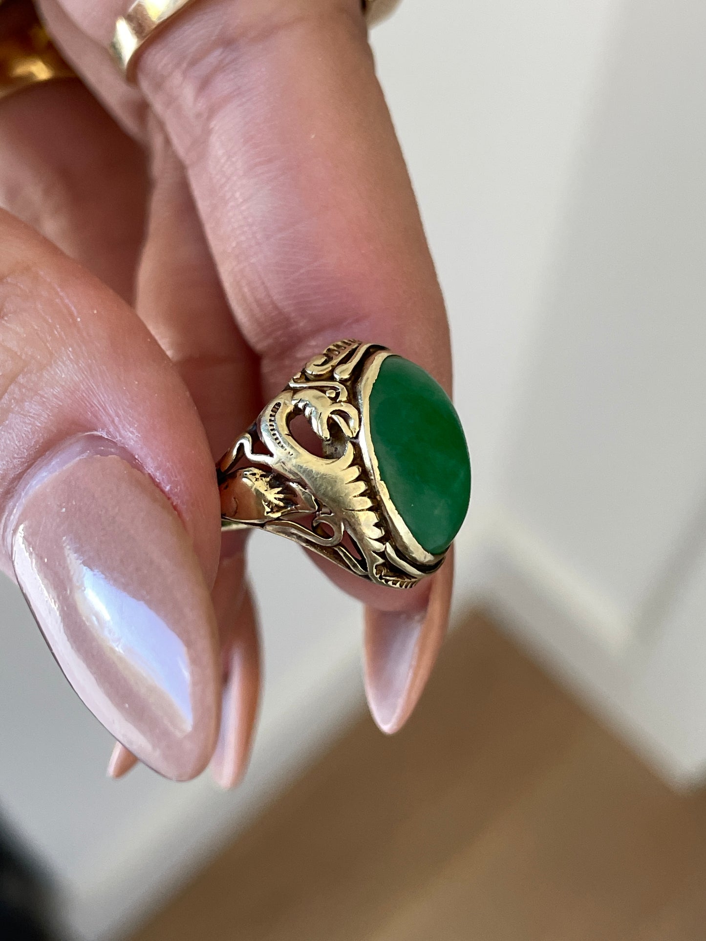 Vintage yellow 14K jade bezel set ring with dragon shoulder detail, size 3.5-3.75