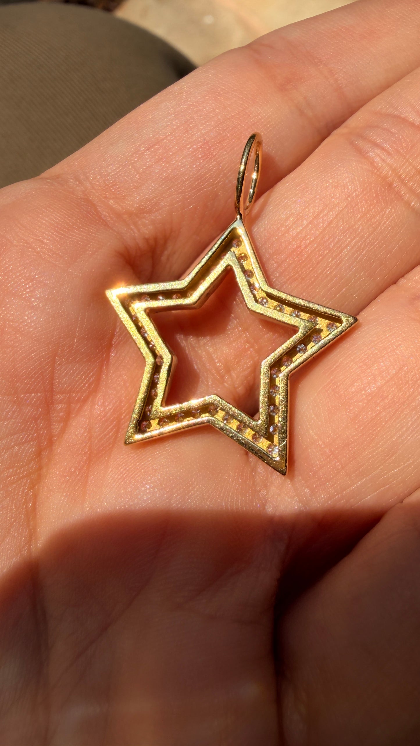 Vintage yellow 18K approx .3 ctw diamond open star pendant