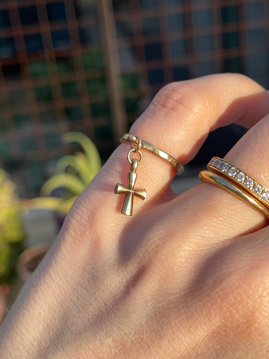 Vintage yellow 14K cross charm ring, size 3.5