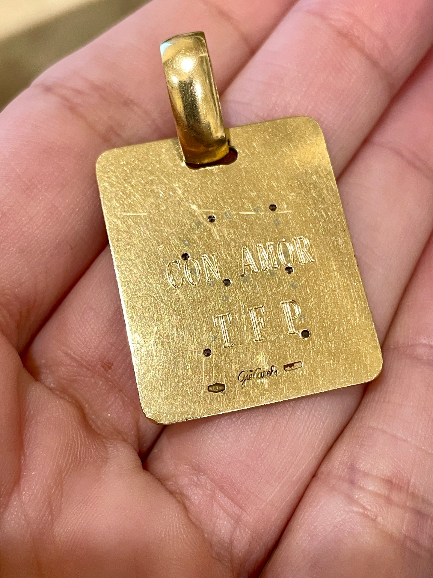 Vintage 1970s yellow 18K stitched R letter tag with diamonds by Gio Caroli