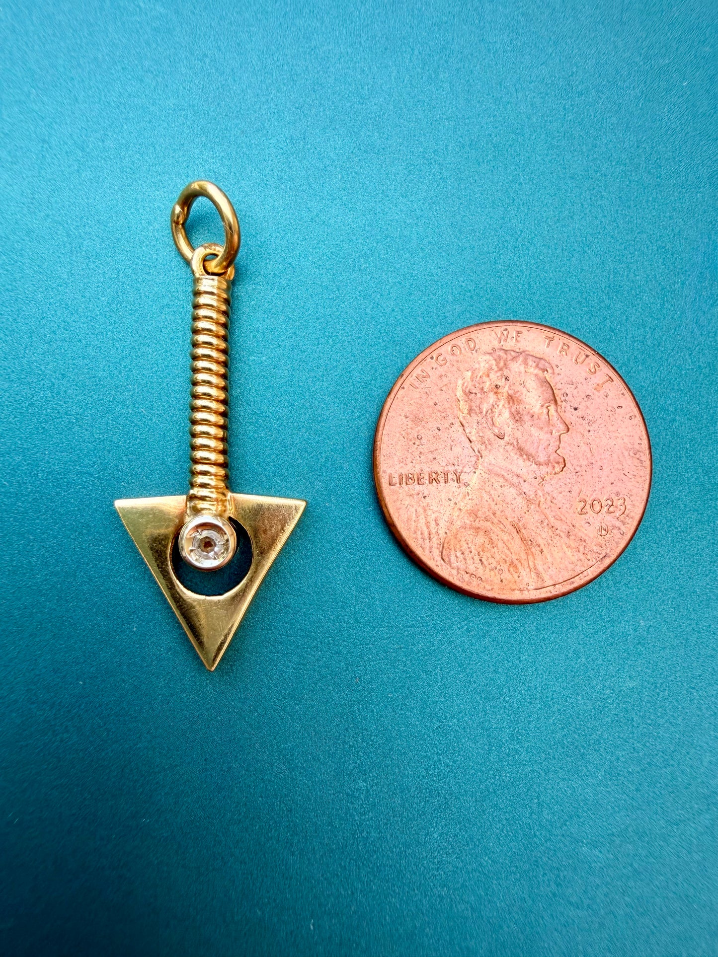 Vintage 18K gold and old cut diamond arrow pendant