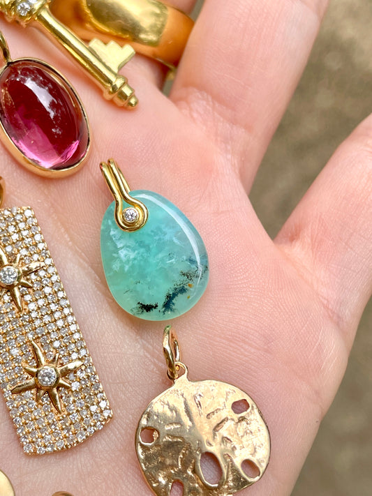 Vintage yellow 18K aquamarine pebble charm with diamond