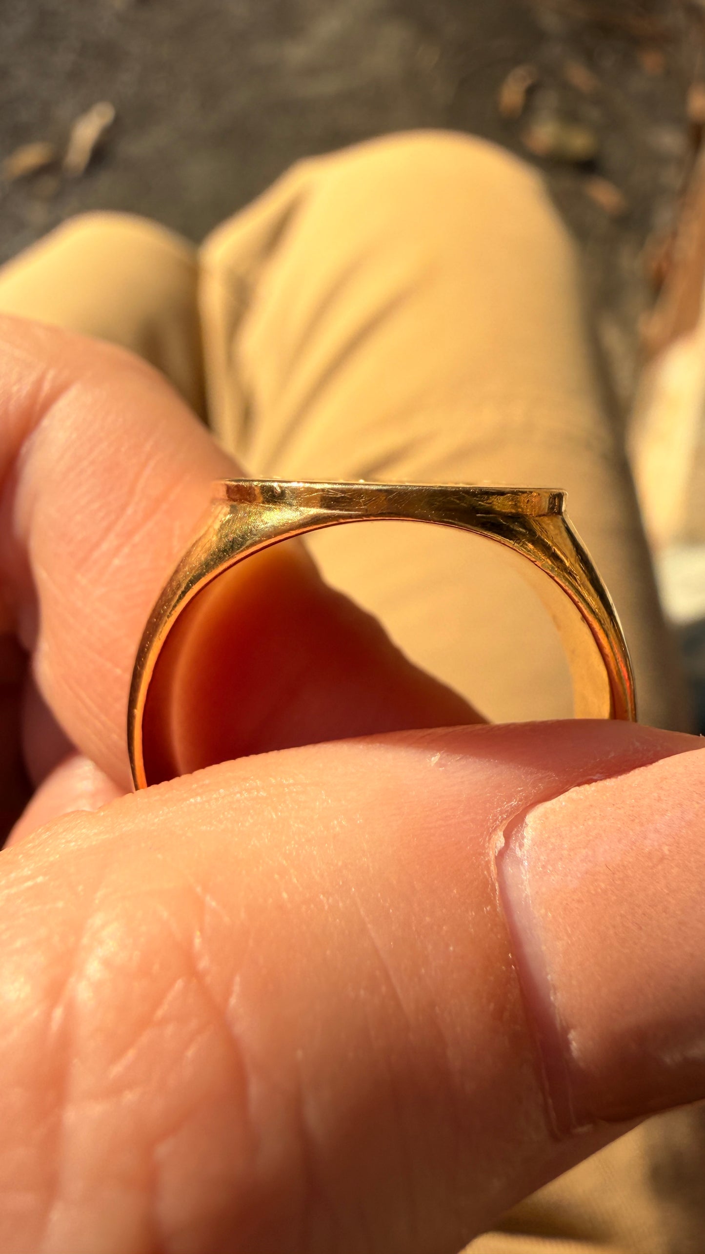Antique yellow 18K wax seal engraved coat of arms signet ring with 3 cats, size 10