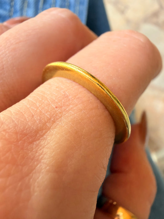 Vintage yellow 18K flat saucer band, size 7.5
