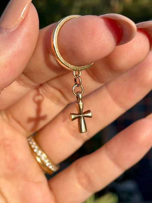 Vintage yellow 14K cross charm ring, size 3.5