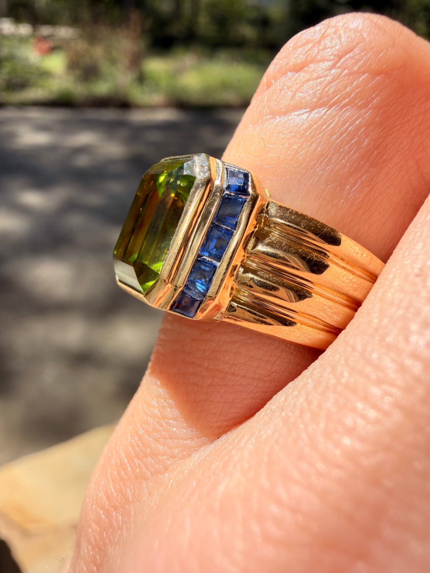 Vintage Bvlgari yellow 18K peridot and blue sapphire ring, size 6