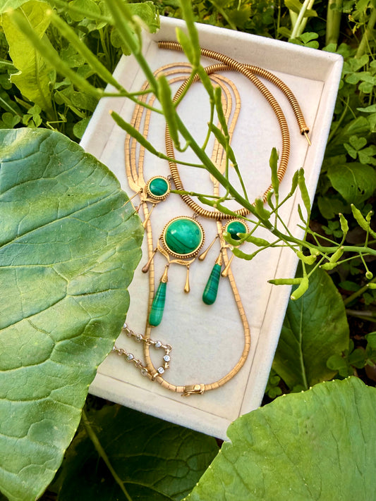 Antique yellow 18K tubogas malachite drop necklace, 16 and 1/8 inch