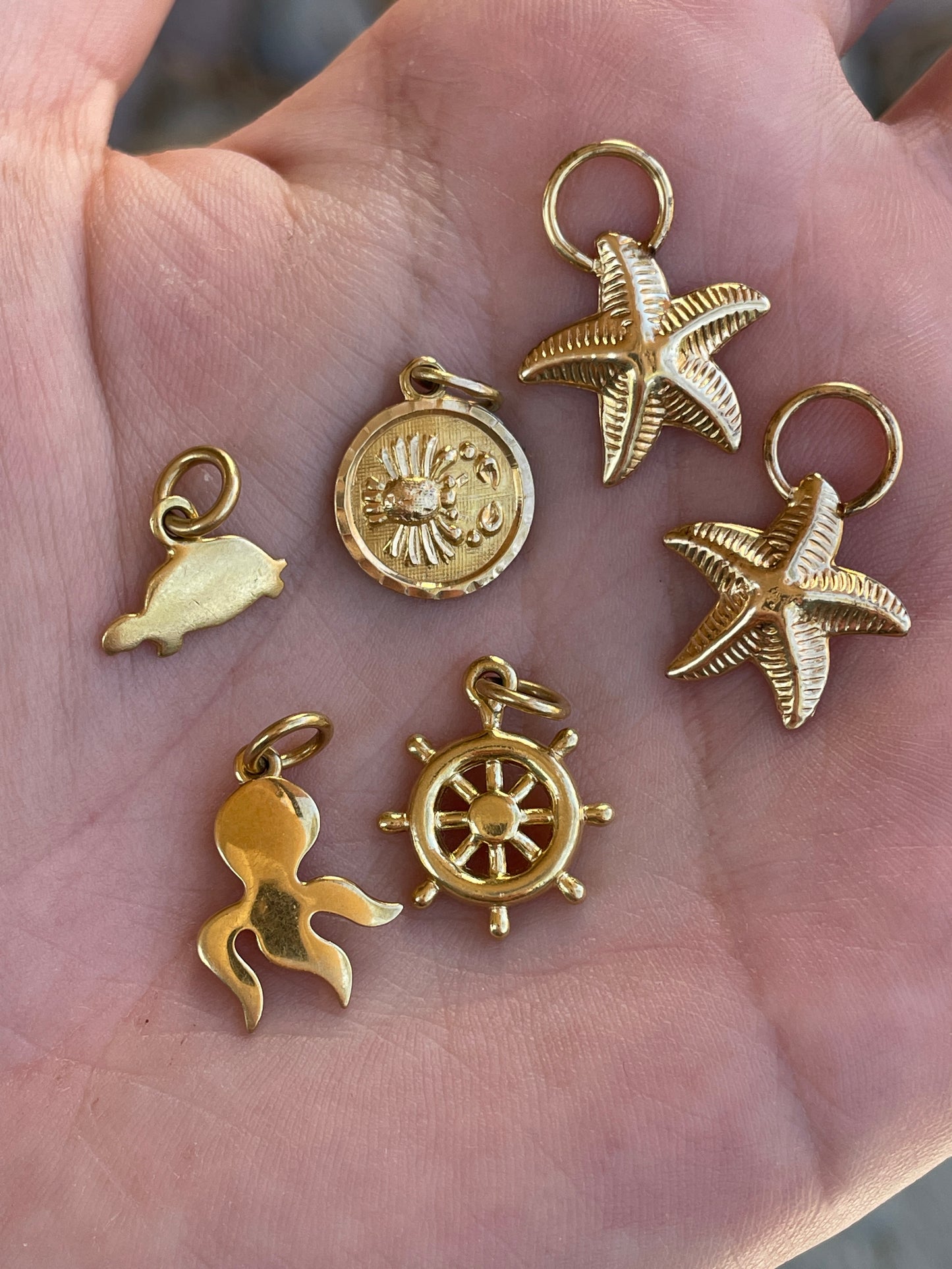 Vintage yellow 14K gold starfish earring charms set
