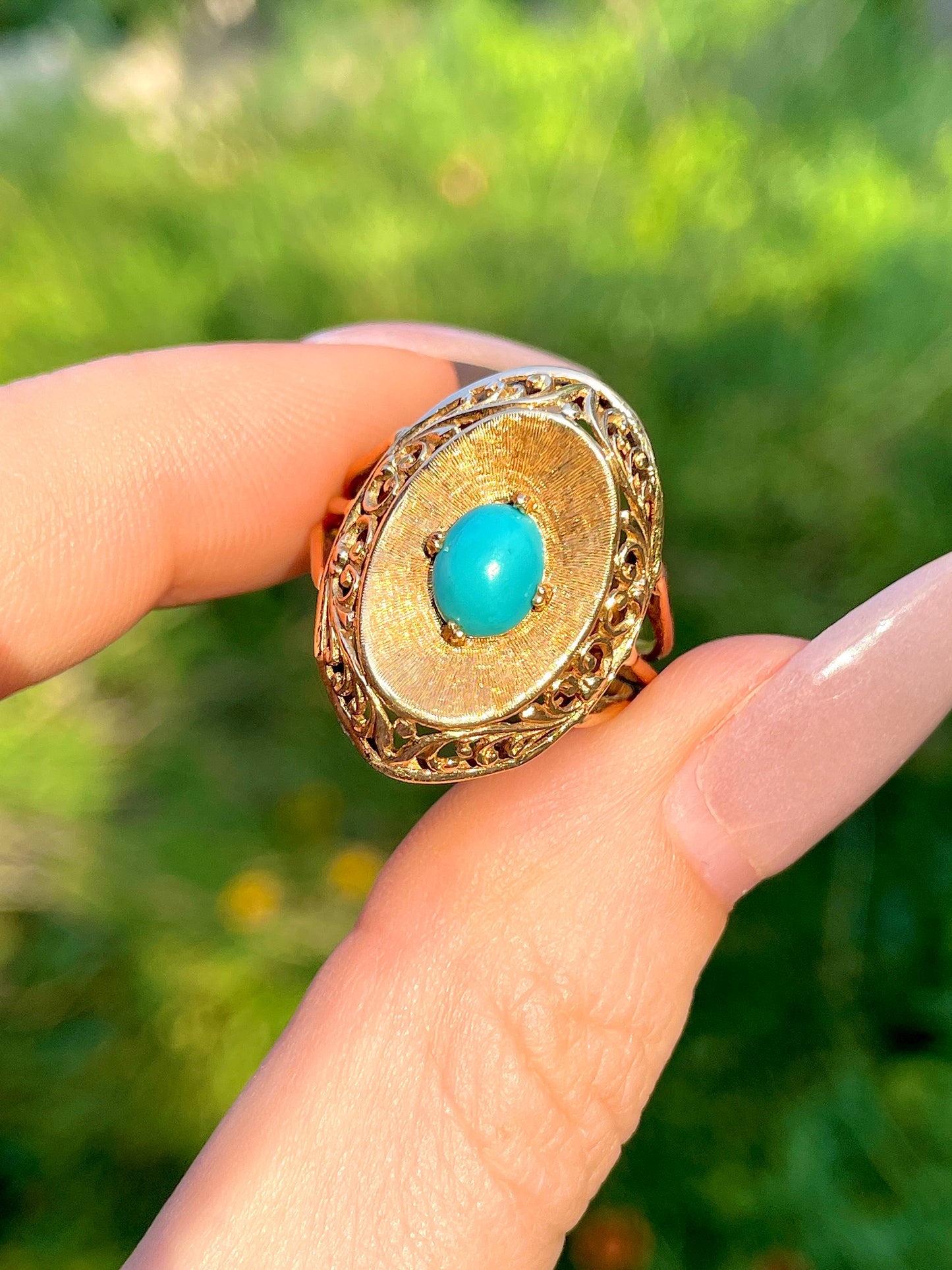 Vintage yellow 18K turquoise oval scroll ring, size 7.25
