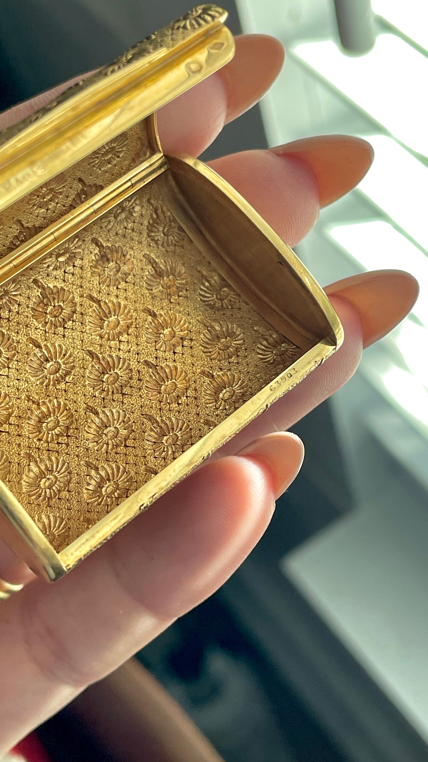 Vintage circa 1960s Boucheron yellow 18K floral pillbox