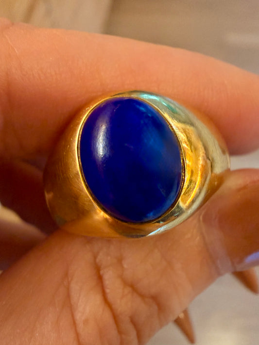Vintage yellow 18K lapis lazuli cabochon signet ring, size 8.75 sizable