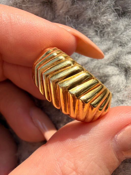 Vintage yellow 18K Tiffany & Co 18K chevron pattern band circa 1998, size 6