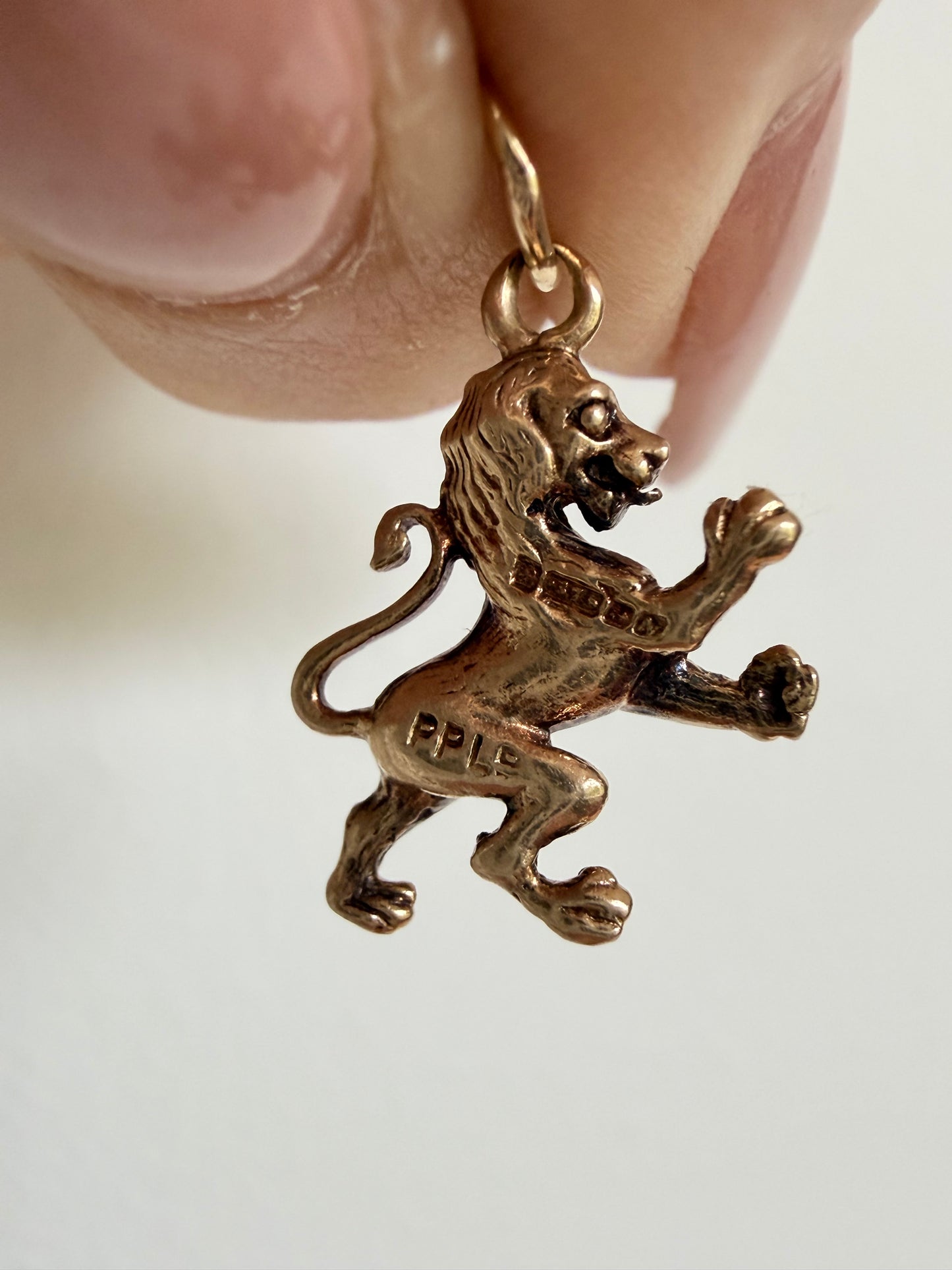 Vintage 9K/14K lion rampant charm