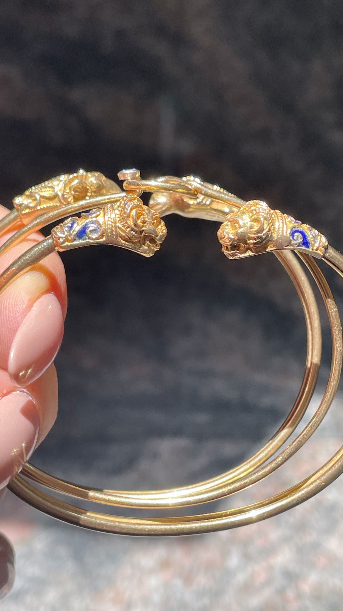 Vintage yellow 14K gold and blue enamel lion heads bangle