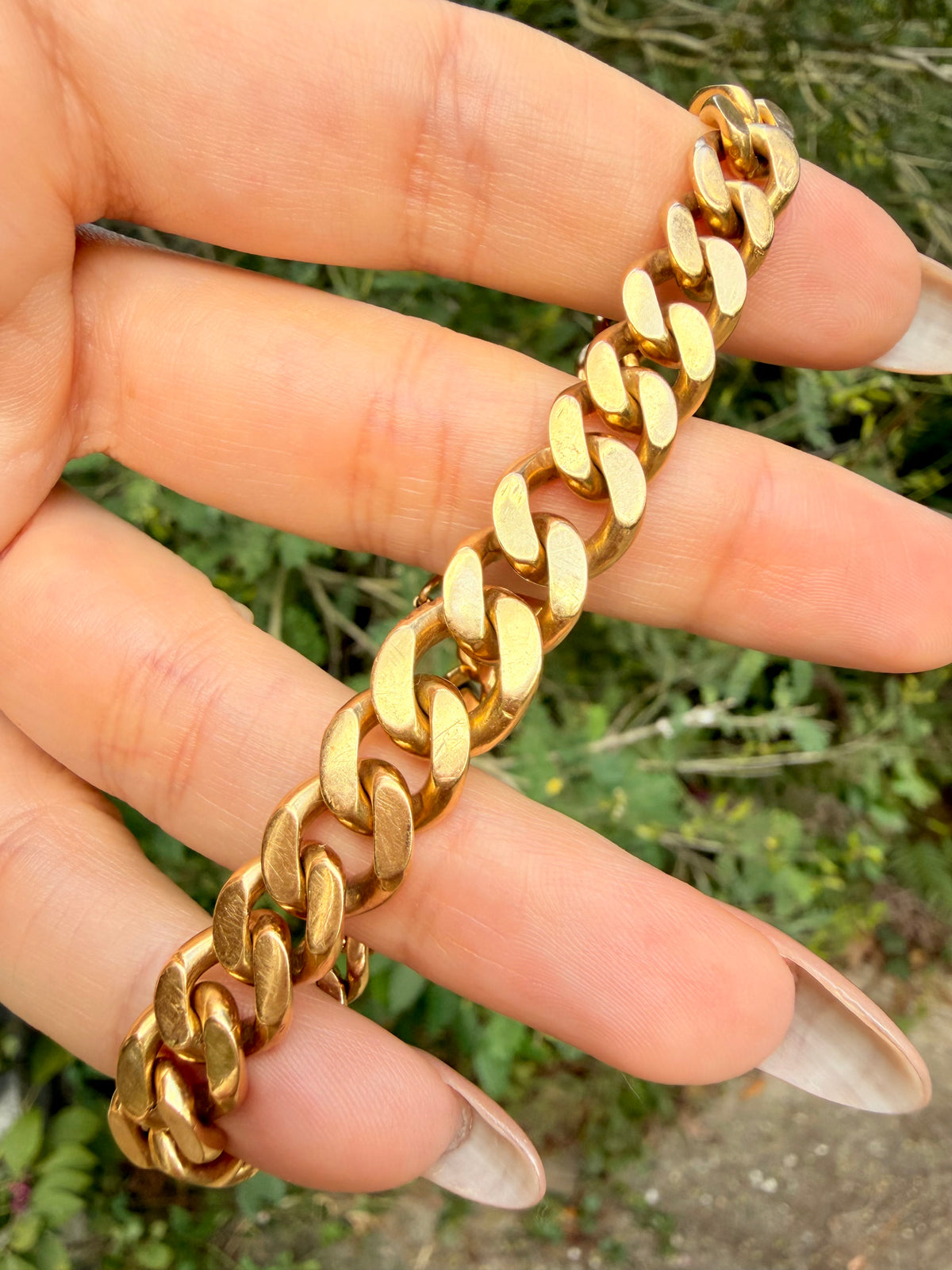 Vintage yellow 18K solid graduated curb bracelet, 7.5 inch sizable