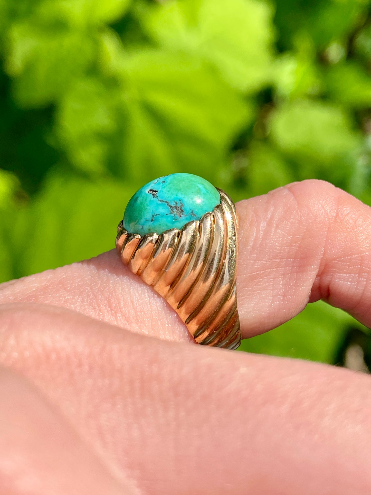 Vintage yellow 18K turquoise ribbed swirl dome ring, size 4.5