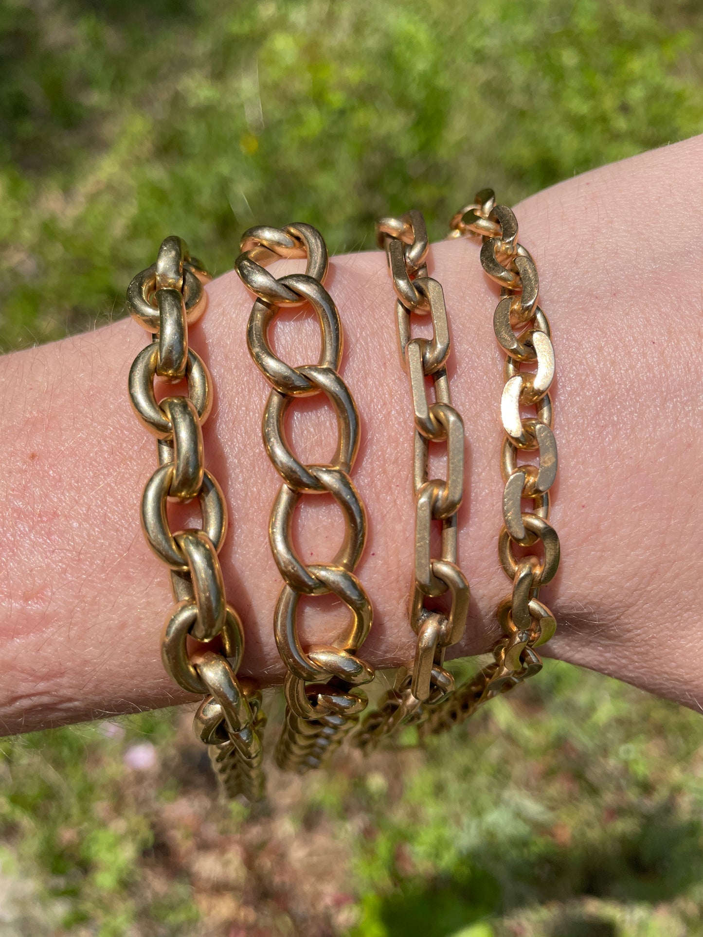 Vintage yellow 14K round open curb link bracelet, 8.25 inch and sizable