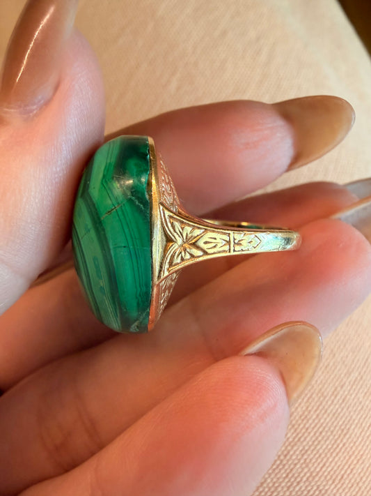 Antique yellow 14K engraved malachite button ring, size 6.5-6.75