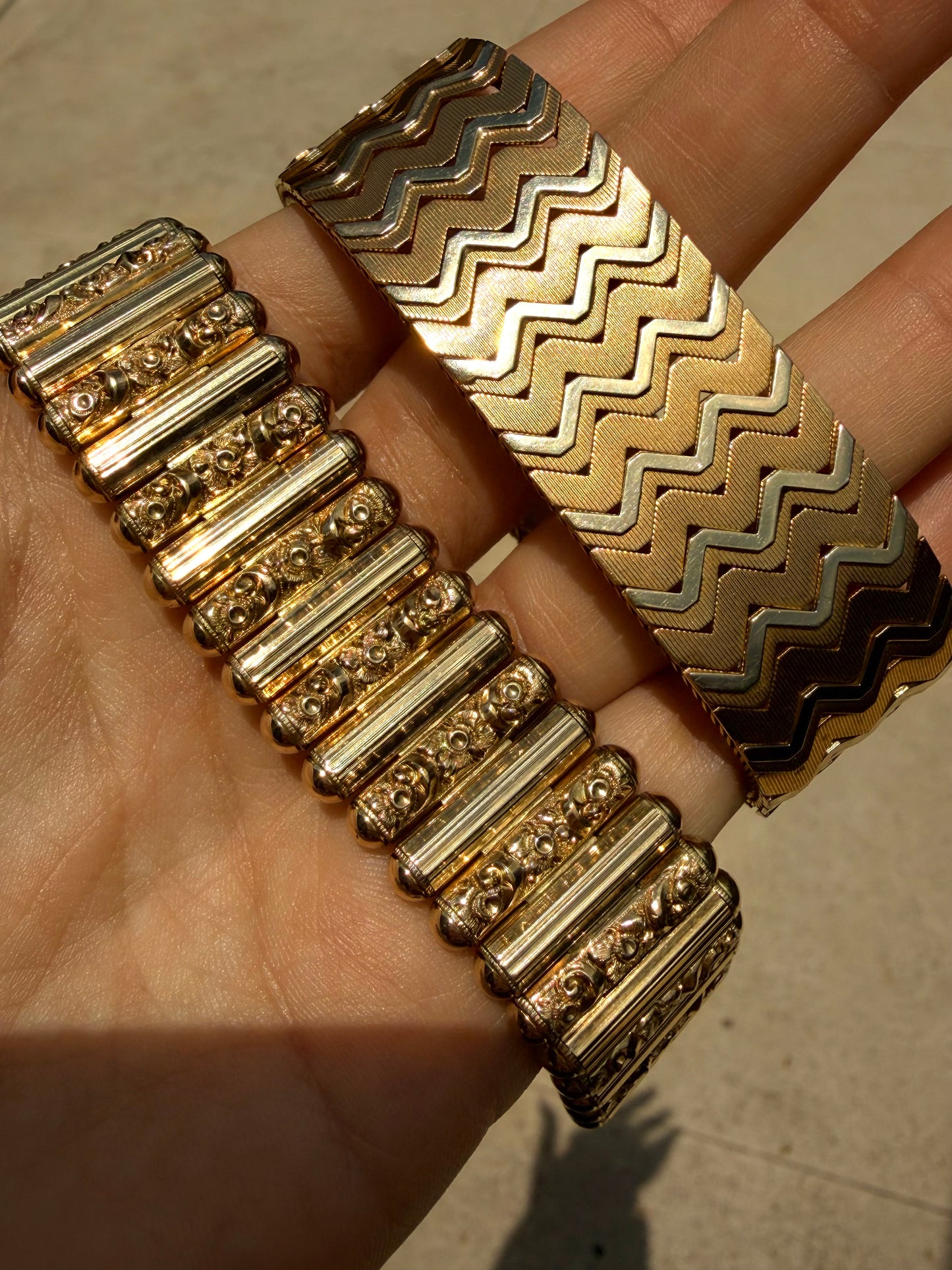 Vintage 18K UnoAerre chevron pattern wide bracelet