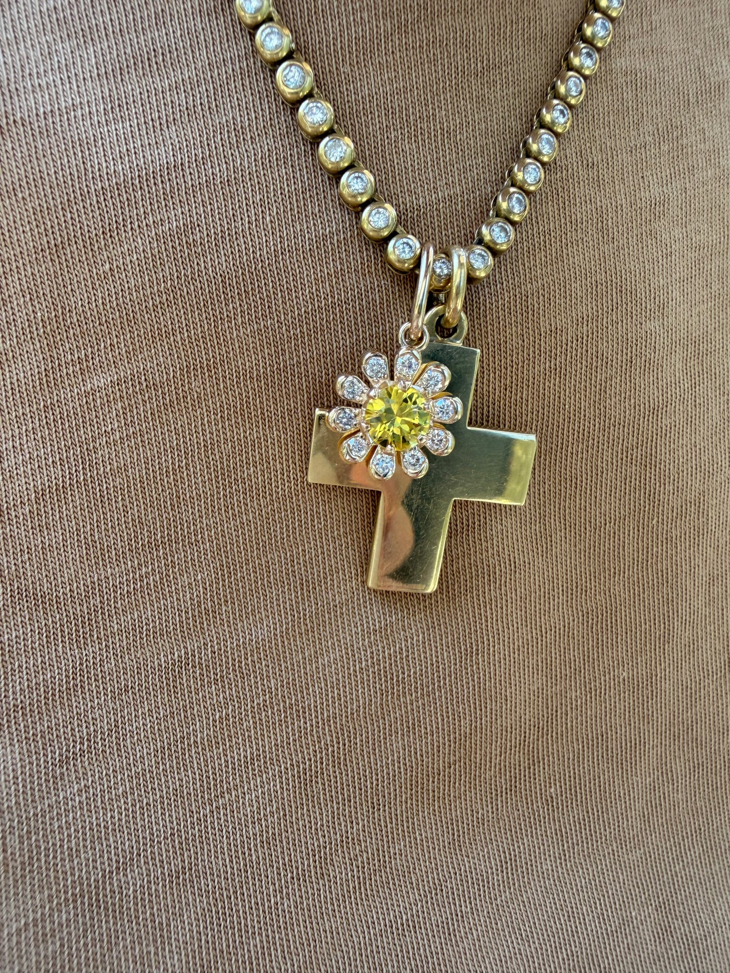 Vintage yellow 18K cross pendant