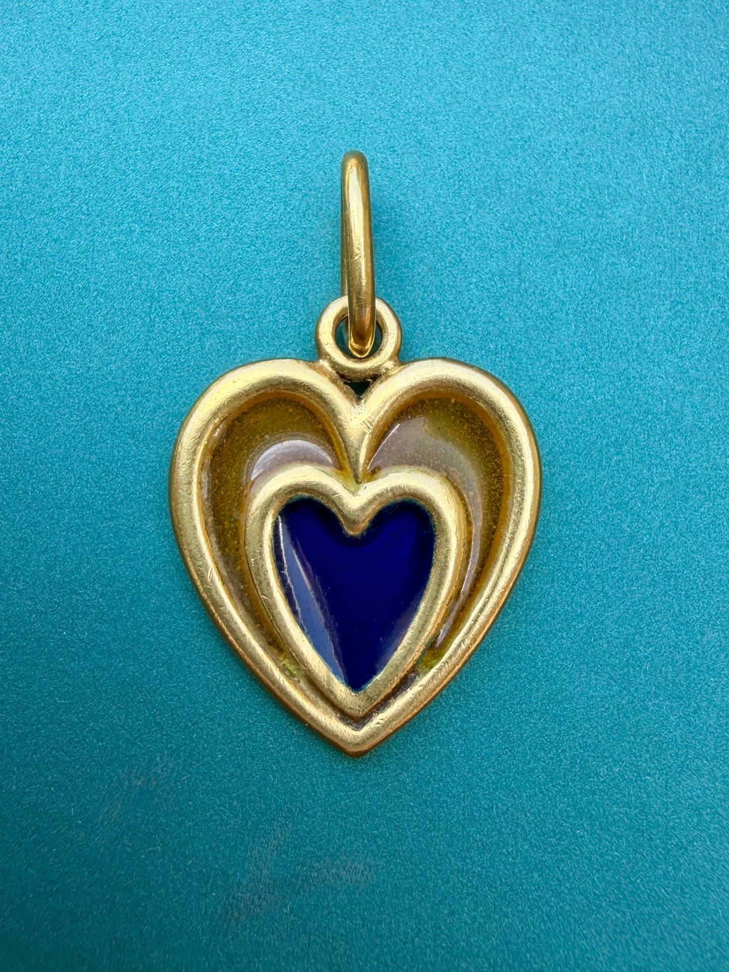 Vintage yellow 18K gold plique a jour enamel heart pendant