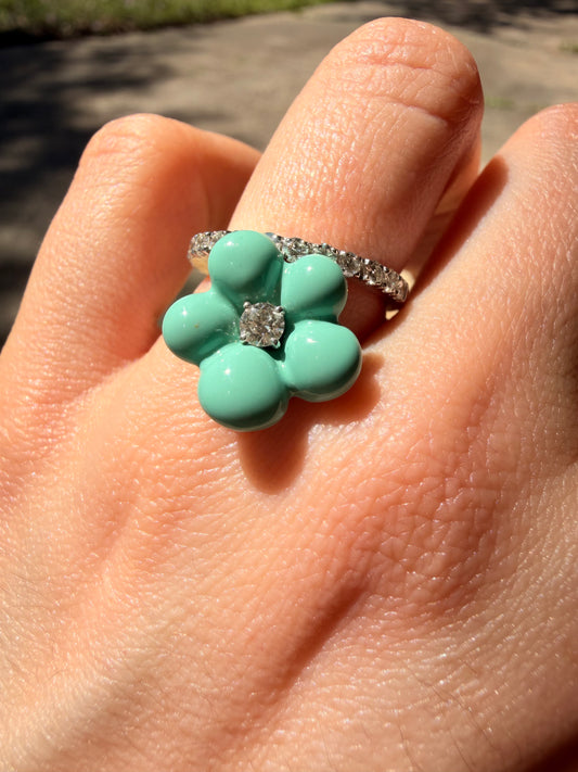 Vintage white 18K turquoise flower and .58 ctw diamond charm ring, size 6