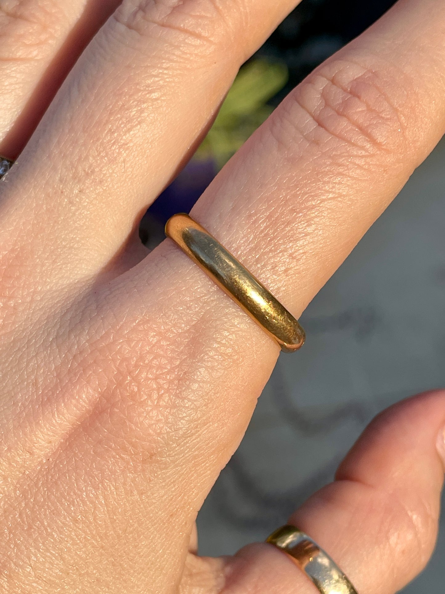 Antique yellow 18K round band, size 11