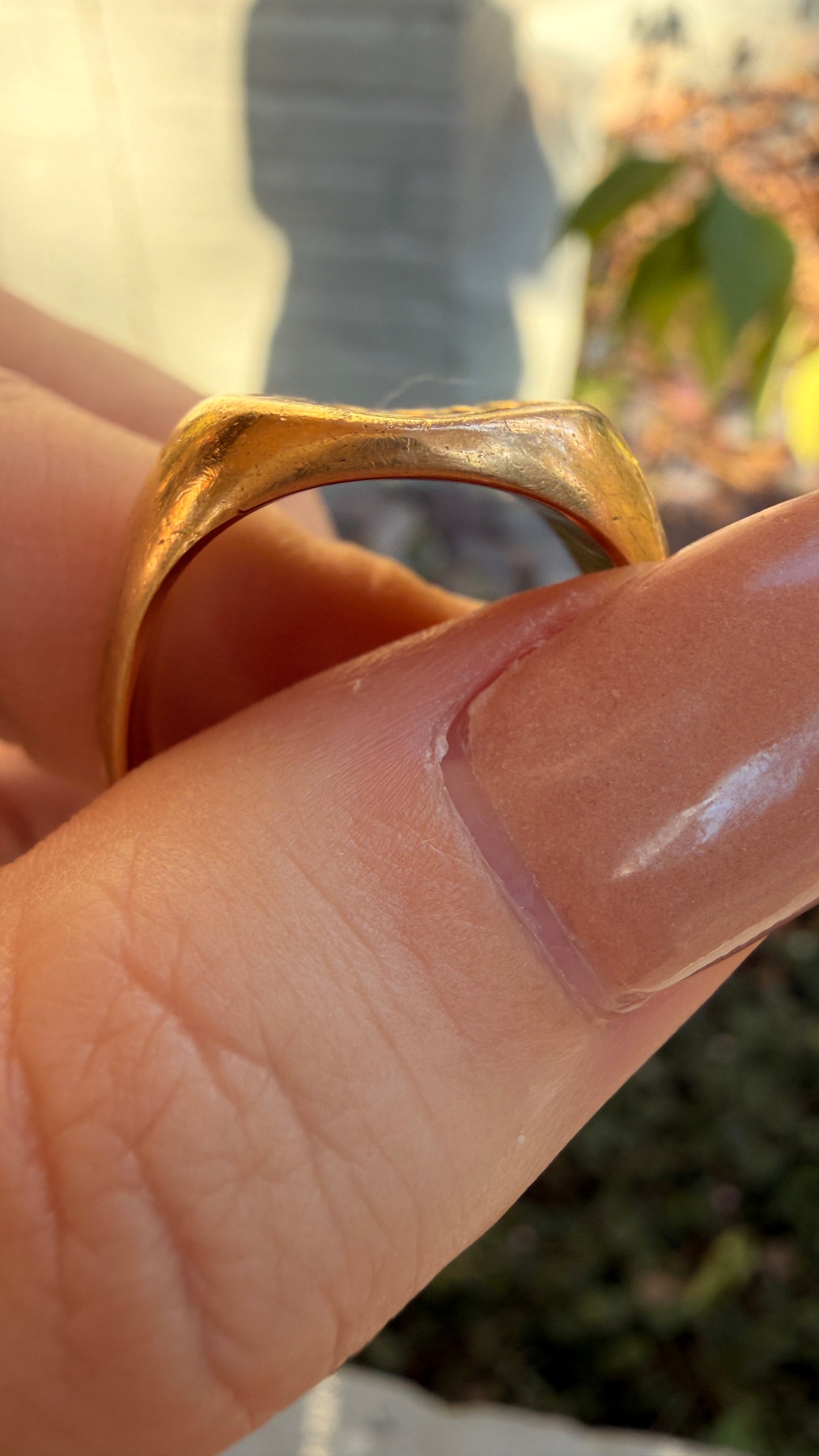 Antique 18K wax seal signet ring “Nec Habel, Nec Chrom, Nec Peto”, size 10.25