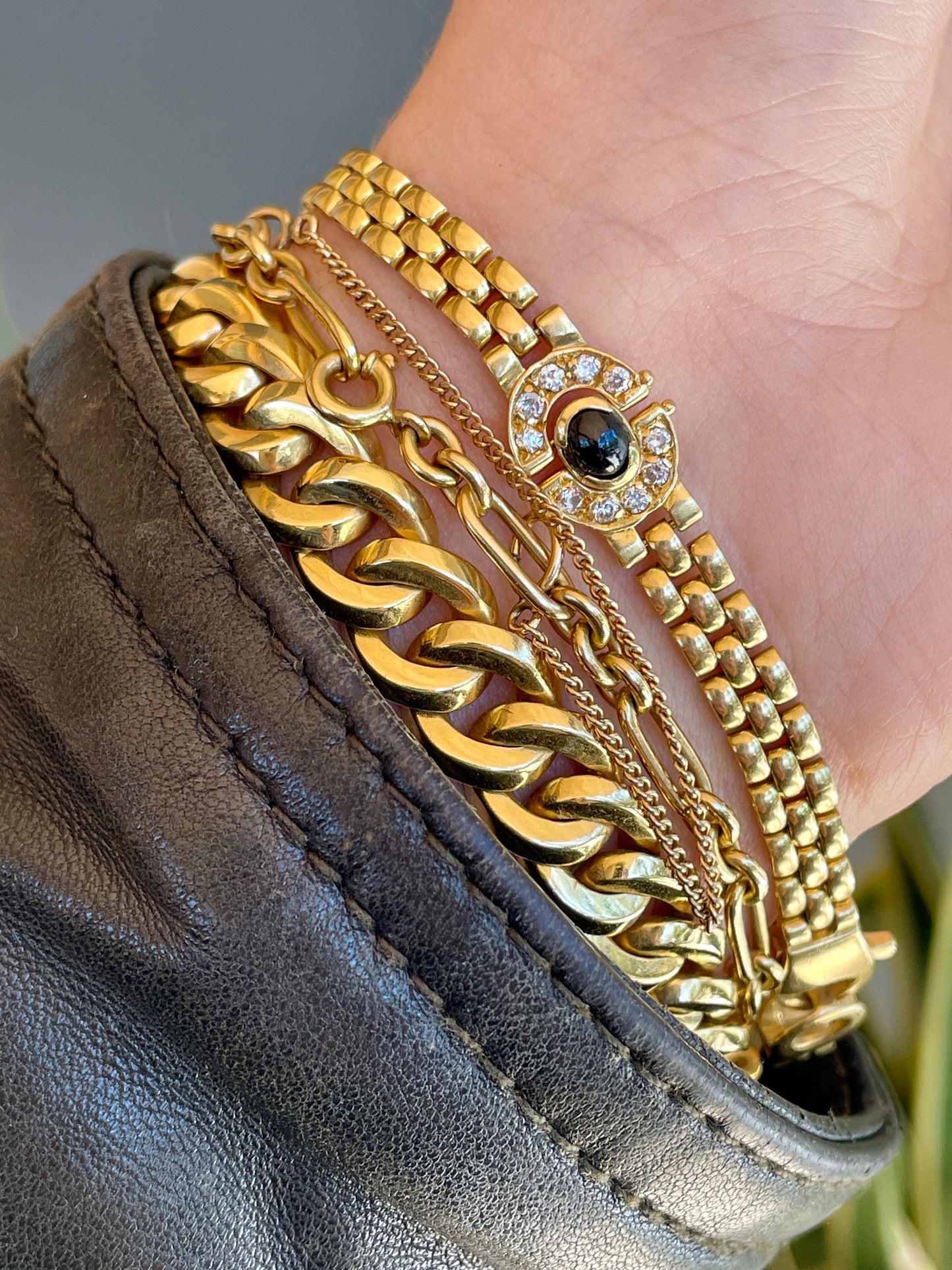 Vintage yellow 18K gold 1.6 ctw cabochon sapphire and .6 ctw diamond panther link bracelet, 7.5 inch
