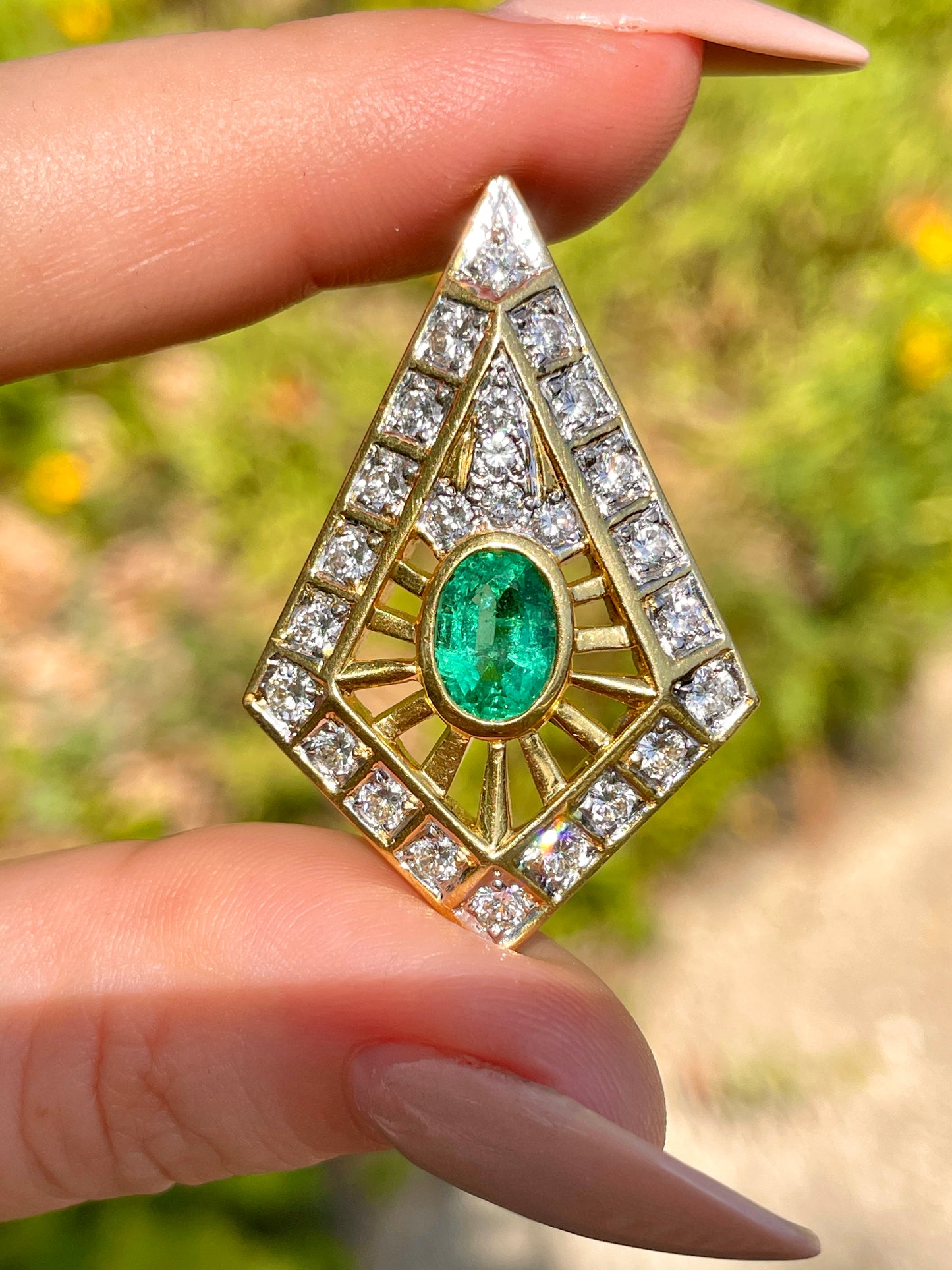 Vintage yellow 18K approx 2.25 ctw diamond and .85 ctw emerald kite shape slider pendant