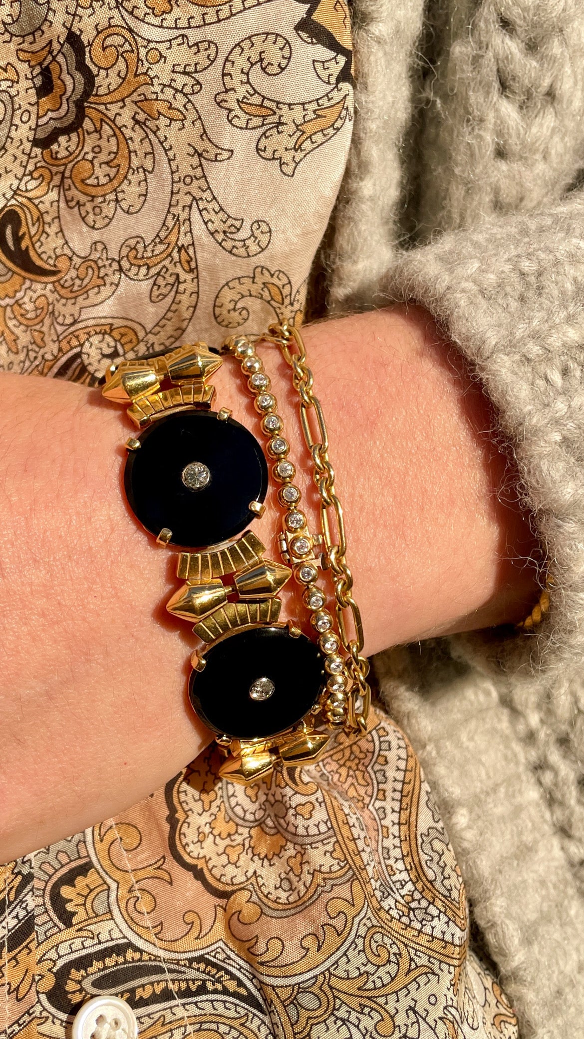 Vintage yellow 18K gold approx .9 ctw old cut diamond and onyx disc bracelet, 7 inch