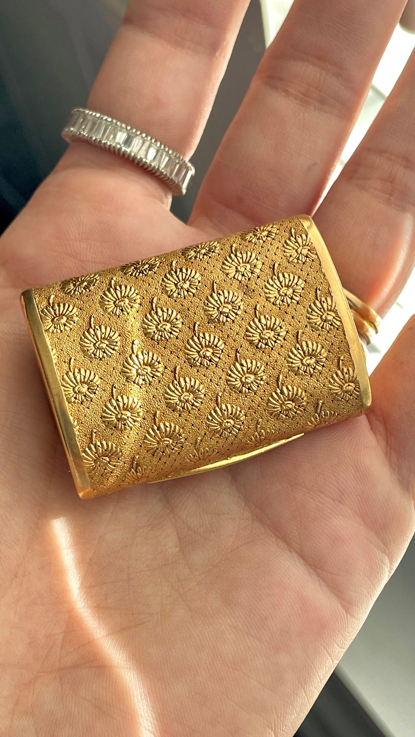 Vintage circa 1960s Boucheron yellow 18K floral pillbox