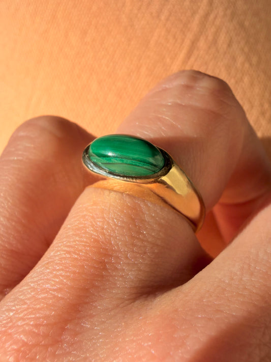Vintage yellow 14K gold malachite ring, size 5.75