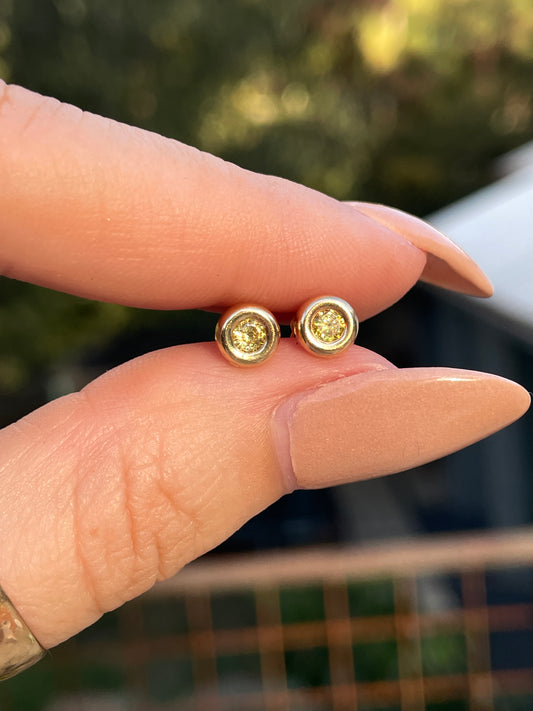 Vintage yellow 14K citrine round bezel earrings