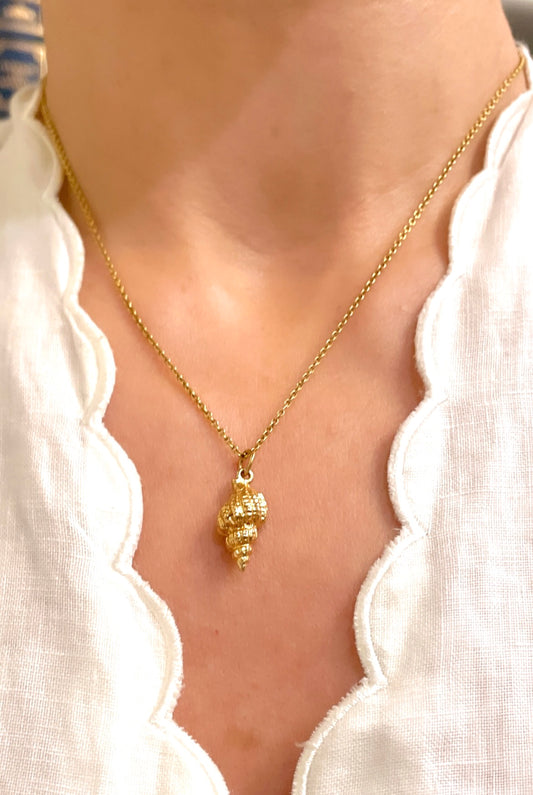 Vintage yellow 14K conch shell pendant