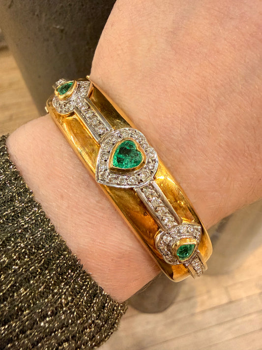 Vintage yellow 18K triple 1.73 ctw emerald and 1.14 ctw diamond heart bangle