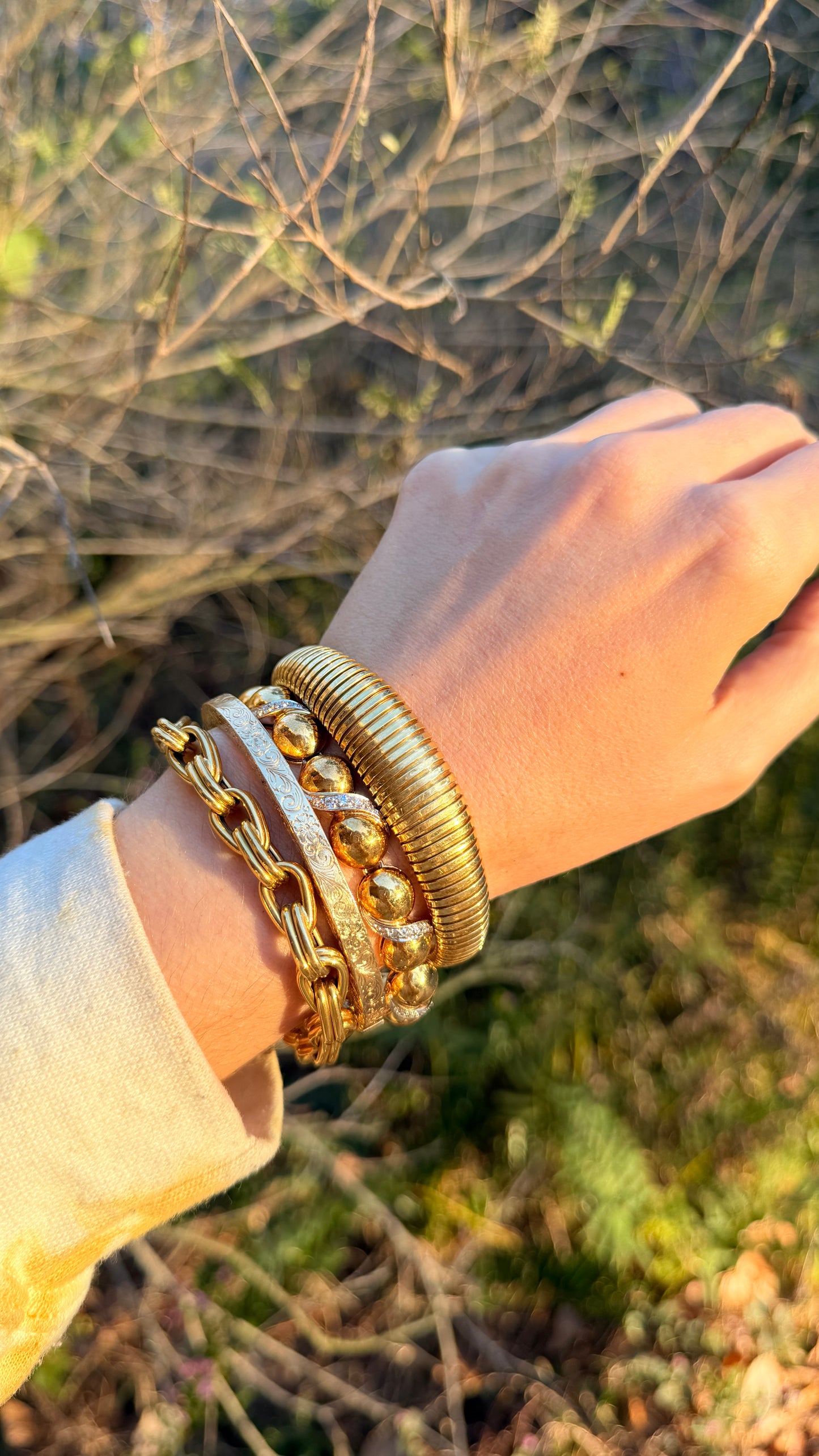 Vintage yellow 14K hand engraved oval hinge bangle, 6.75-7 inch interior