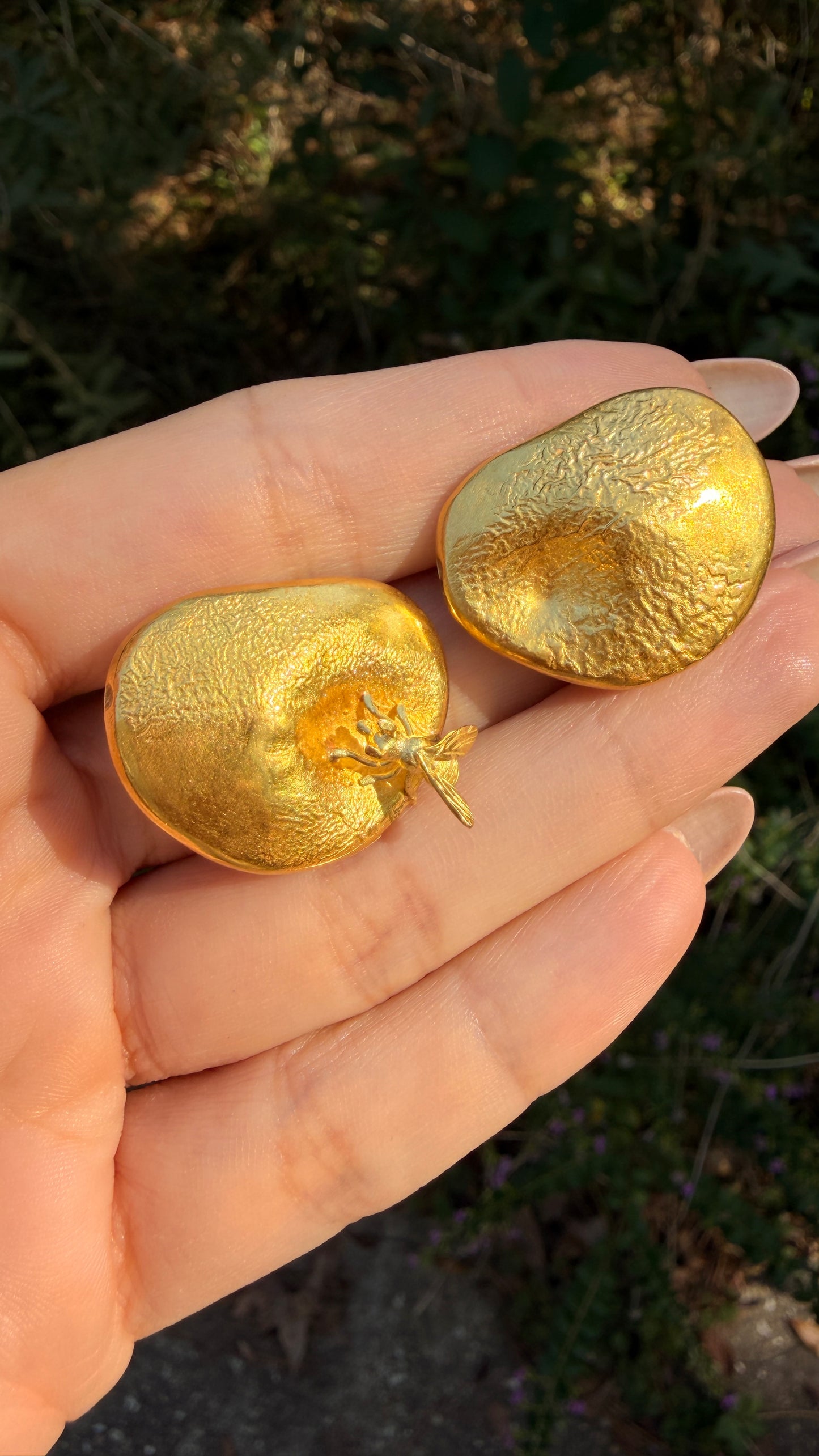 Vintage yellow 18K honey blob with fly omega back earrings